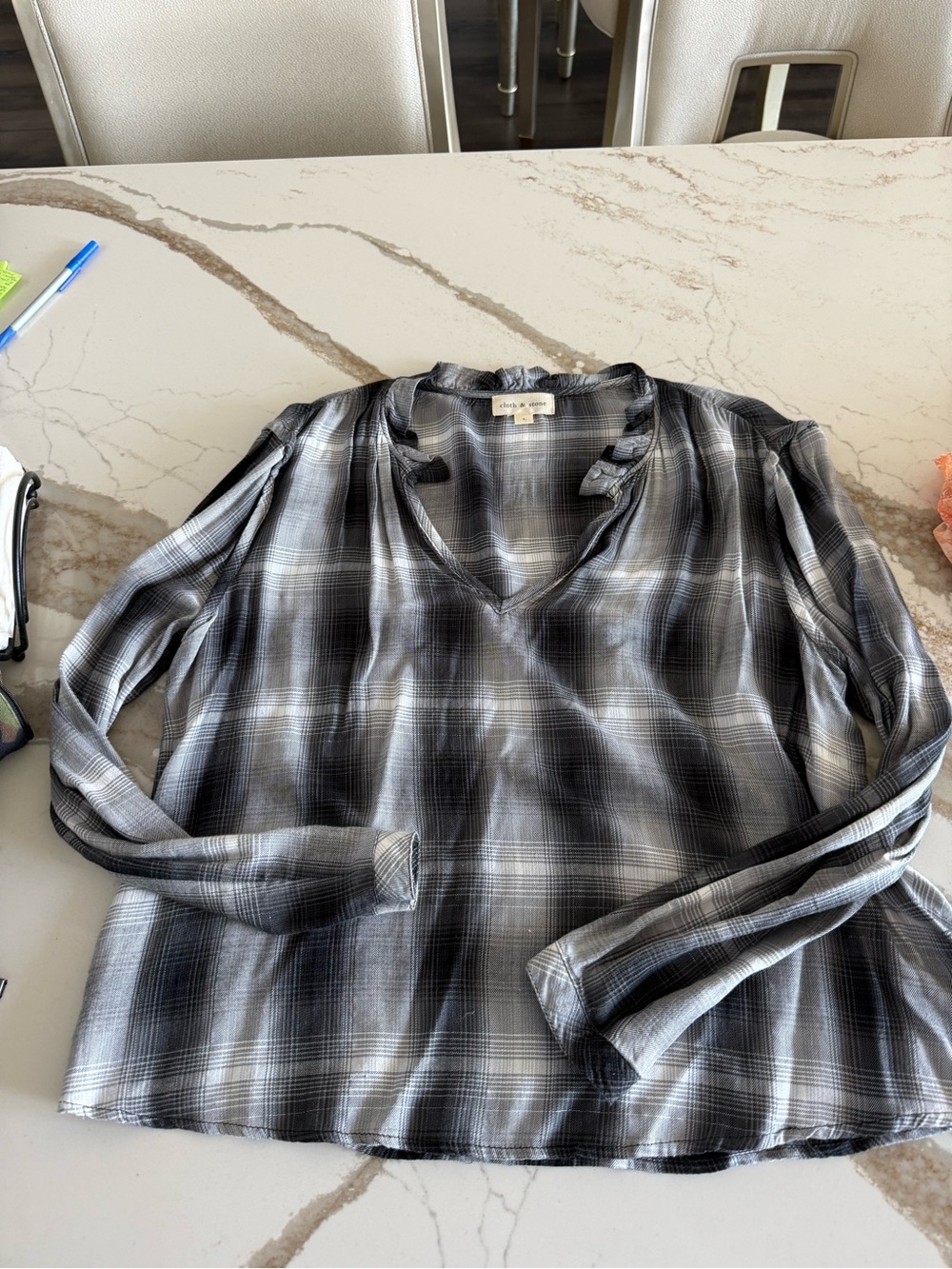 cloth & stone Black and Gray Plaid V-Neck Long Sleeve Blouse